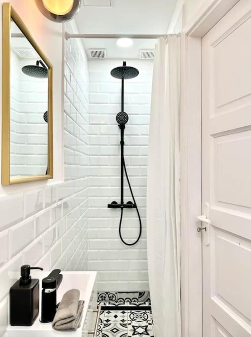 Standard By Hi5 - Tiny Studio Apartment *