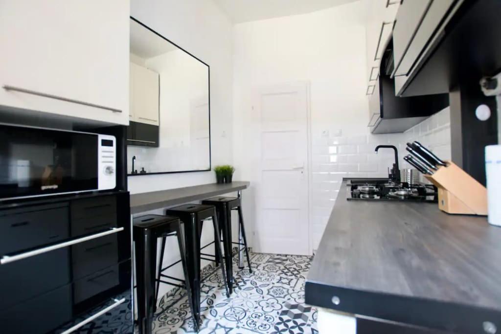 Standard By Hi5 - Tiny Studio * Budapest