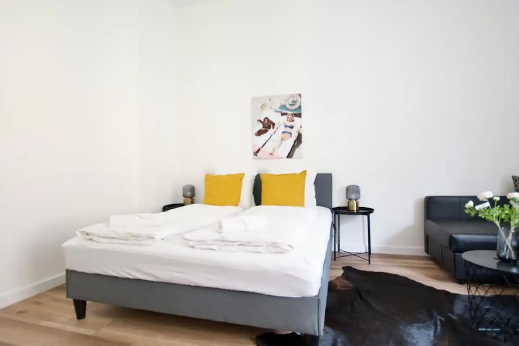 Standard By Hi5 - Tiny Studio Budapest