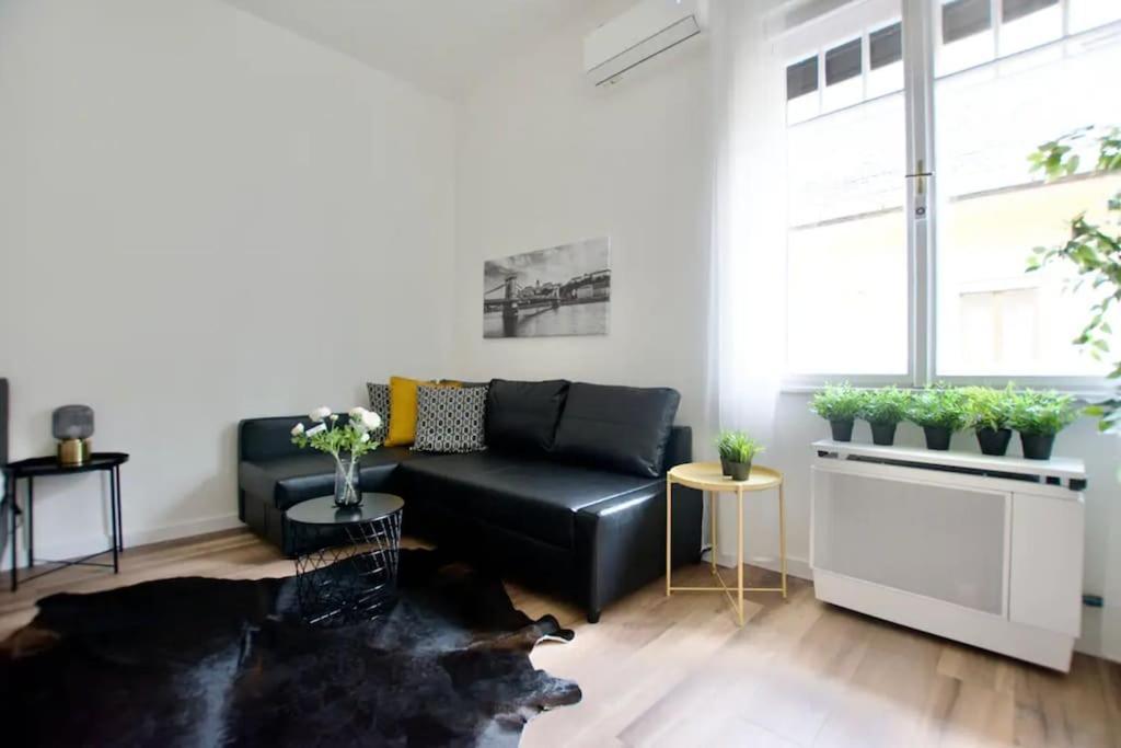 Standard By Hi5 - Tiny Studio * Budapest